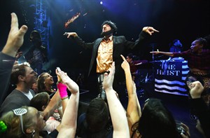 Rapper Macklemore apologizes for costume deemed offensive, anti-Semitic | iNFOnews.ca CP28431479