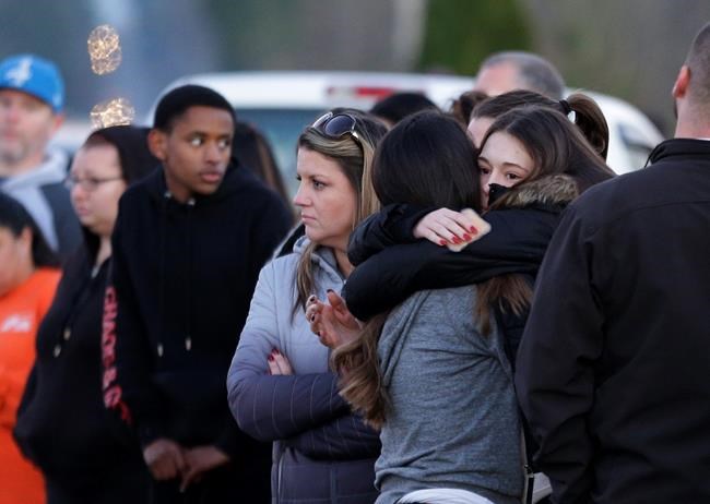 2 students shot, wounded near Washington state high school | iNFOnews.ca 2 students shot, wounded near Washington state high school | iNFOnews.ca