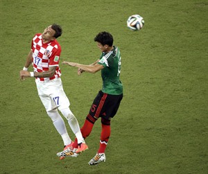 With 3-goal burst, Mexico surges into 2nd round of World Cup, eliminates Croatia | iNFOnews.ca CP28875828