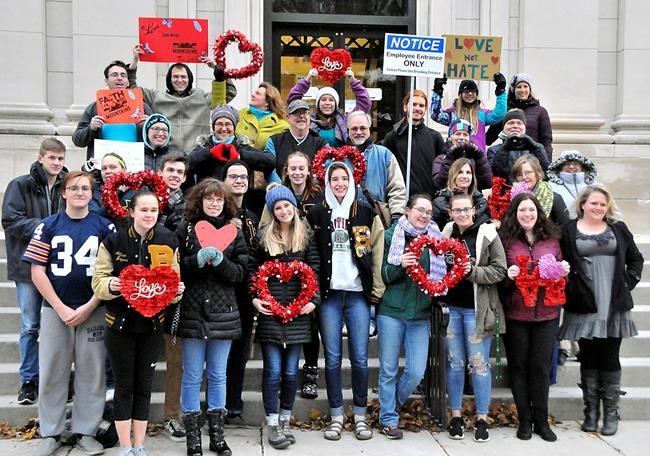 School district: Free-speech protects those in viral photo | iNFOnews.ca CP88412734