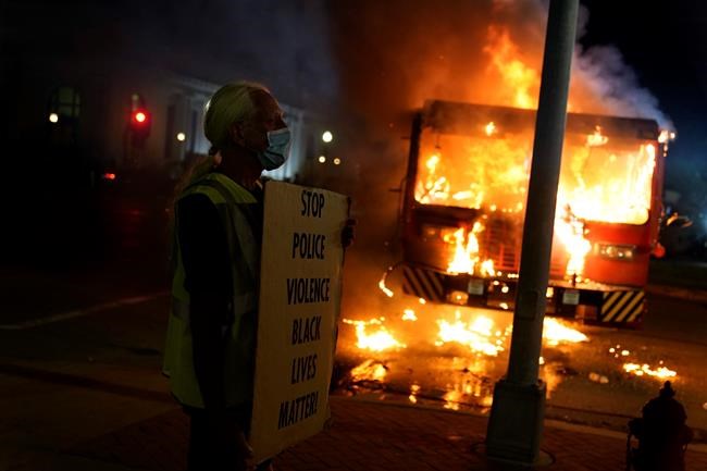 Kenosha protesters, police clash again after Black man shot | iNFOnews.ca