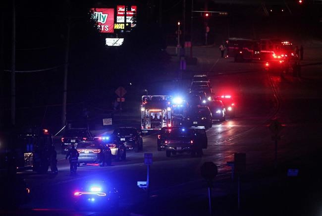 Shooting outside Wisconsin apartments leaves 4 hurt | iNFOnews.ca CP455382581