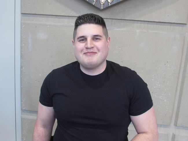 Man who flew in lawn chair over Calgary plans legal, record-breaking flight | iNFOnews.ca