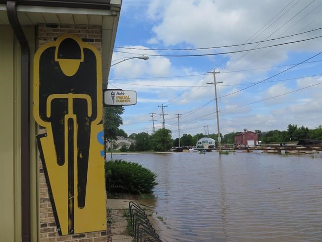 Parts of Wisconsin, Illinois recover from flooding | iNFOnews.ca Parts of Wisconsin, Illinois recover from flooding | iNFOnews.ca