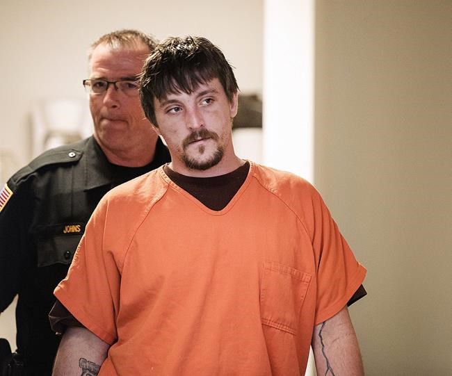 The Latest: Jury convicts man in weapons, manhunt case | iNFOnews.ca CP2169773