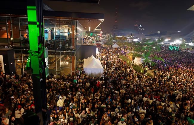 Bucks' 50-year wait ends with a title behind 50 from Giannis | iNFOnews.ca