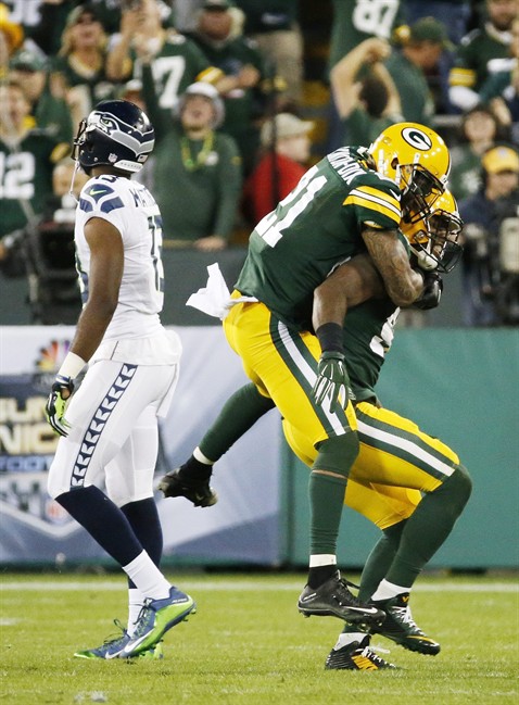 Rodgers throws for 2 TDs, Wilson tosses late interception in Packers' 27-17 win over Seahawks | iNFOnews.ca Rodgers throws for 2 TDs, Wilson tosses late interception in Packers' 27-17 win over Seahawks | iNFOnews.ca