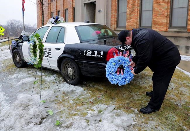 Wife of slain Milwaukee officer reveals she's pregnant | iNFOnews.ca