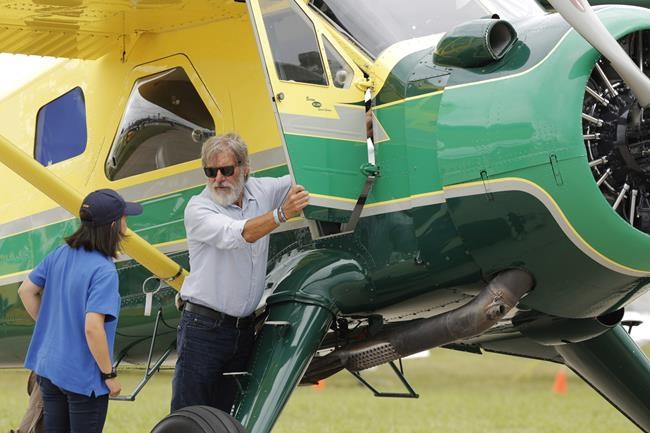 Harrison Ford says he was distracted when he flew over plane | iNFOnews.ca