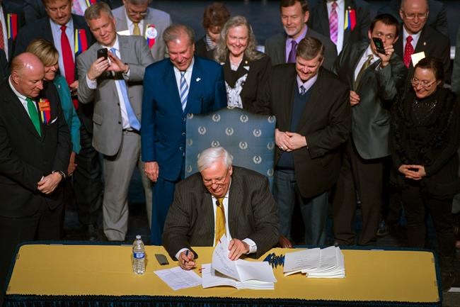 West Virginia teachers cheer pay hike deal to end walkout | iNFOnews.ca CP314966592