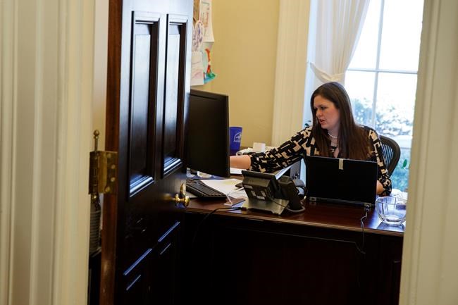 Trump looking to Sarah Huckabee Sanders in tough moments | iNFOnews.ca