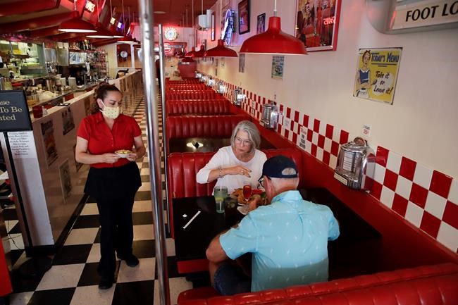 AP-NORC poll: Many in US won't return to gym or dining out | iNFOnews.ca CP197097132
