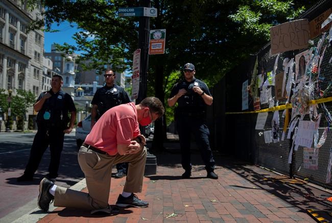 AP-NORC poll: White Democrats grow more critical of police | iNFOnews.ca