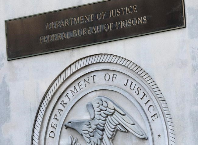 Reversing course, feds say some US inmates get virus vaccine | iNFOnews.ca