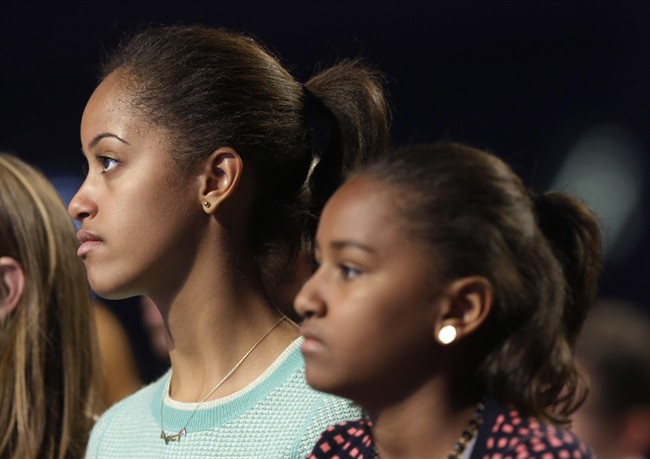 They grow up so fast: Obama's 17-year-old daughter joins other seniors in scoping out colleges | iNFOnews.ca CP35470132