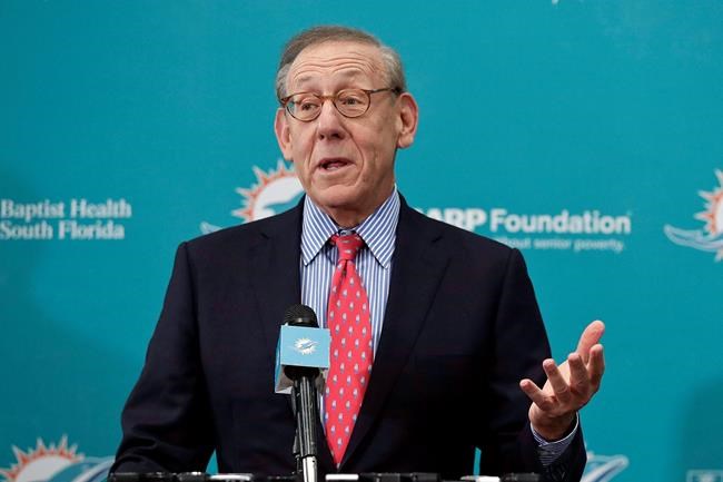 Trump fundraiser puts billionaire host on defensive | iNFOnews.ca