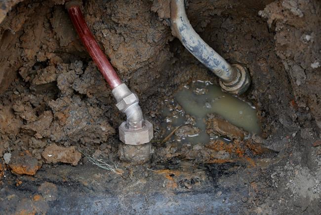 Critics say EPA allowing more time to fix lead-tainted water | iNFOnews.ca