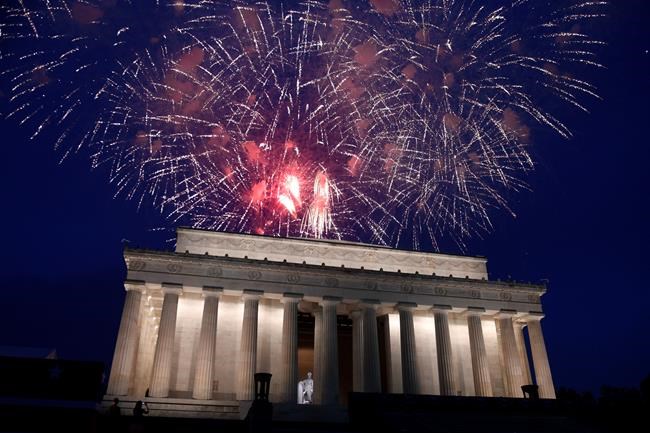 Trump plans huge July 4 fireworks show despite DC's concerns | iNFOnews.ca CP450396577