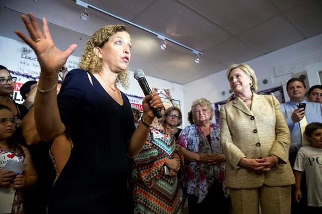 Clinton campaign weighed forcing out Democratic chairwoman | iNFOnews.ca