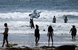 Surgeon General: Skin cancer rates spike after generation of sunbathing, tanning beds | iNFOnews.ca CP29310754
