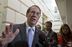 15 immigrants protected from deportation arrested in national sweep for criminals | iNFOnews.ca CP32263429