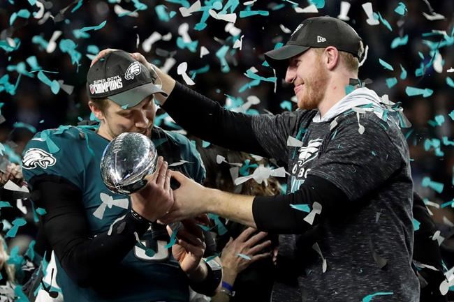Trump calls off Eagles visit over anthem dispute | iNFOnews.ca CP190455373