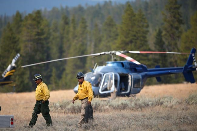 Yellowstone tourists face detour for fire but landmarks open | iNFOnews.ca Yellowstone tourists face detour for fire but landmarks open | iNFOnews.ca