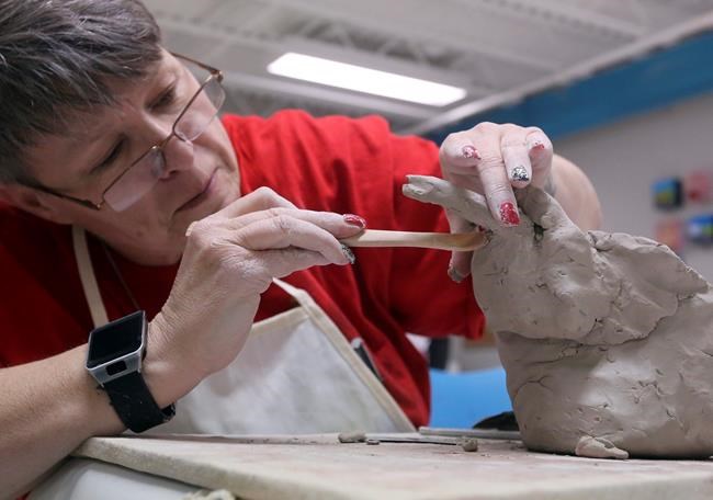 Veterans learn to create art with program at Casper museum | iNFOnews.ca