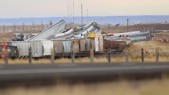 1 dead, 1 missing in Wyoming train crash derailing 56 cars | iNFOnews.ca