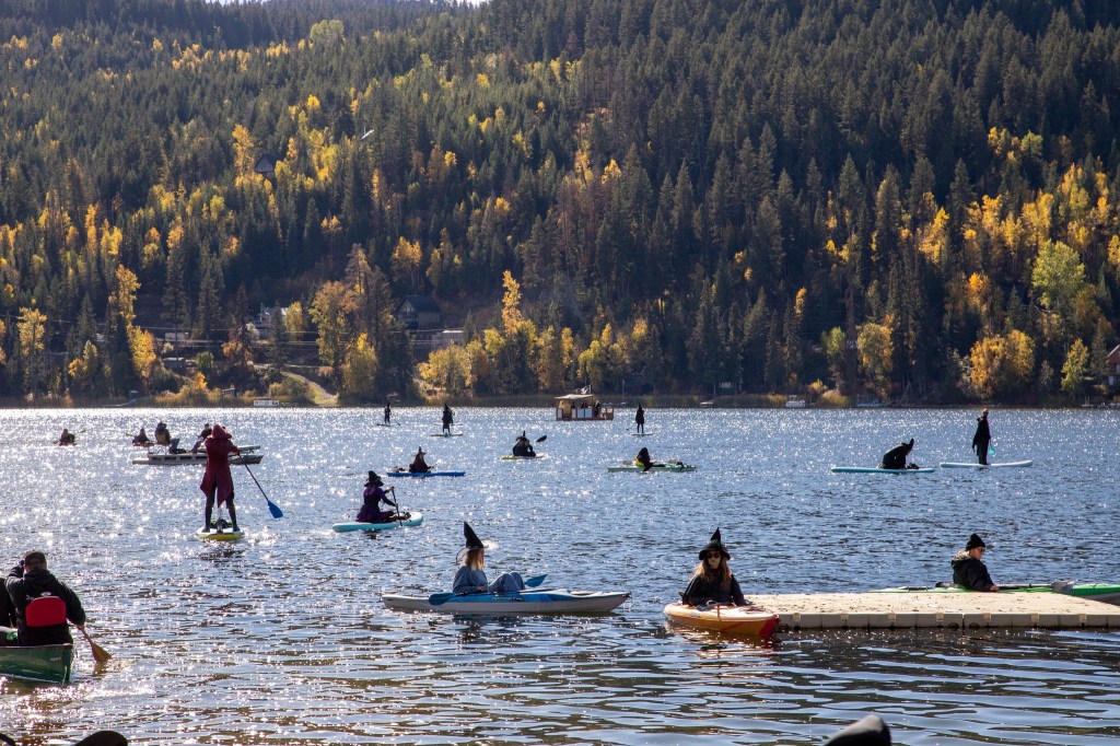 iN PHOTOS: Witches paddles brewing in Okanagan, Kamloops | iNFOnews.ca iN PHOTOS: Witches paddles brewing in Okanagan, Kamloops | iNFOnews.ca