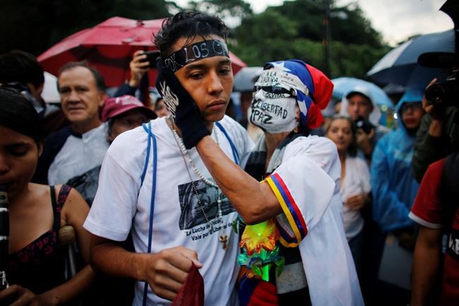 Venezuela cop in helicopter attack attends opposition rally | iNFOnews.ca