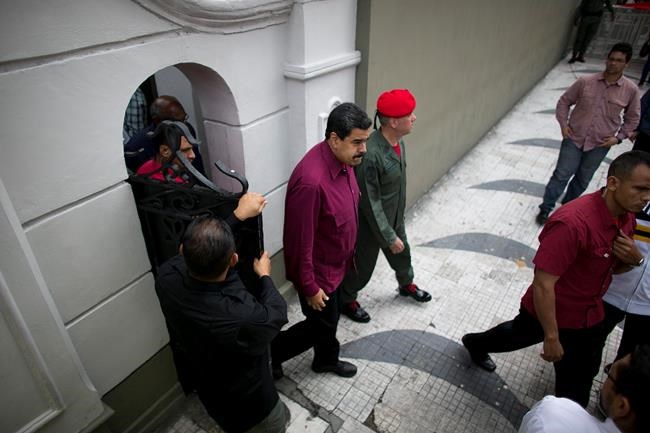 Top court ruling attempts to quiet Venezuela birther debate | iNFOnews.ca