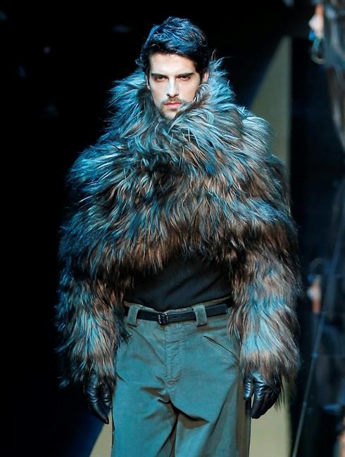 Armani as furry wrapper-in-chief for Milan menswear season | iNFOnews.ca Armani as furry wrapper-in-chief for Milan menswear season | iNFOnews.ca