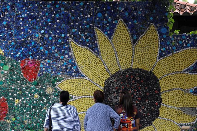 Mosaic of discarded bottlecaps transforms Venezuelan plaza | iNFOnews.ca Mosaic of discarded bottlecaps transforms Venezuelan plaza | iNFOnews.ca