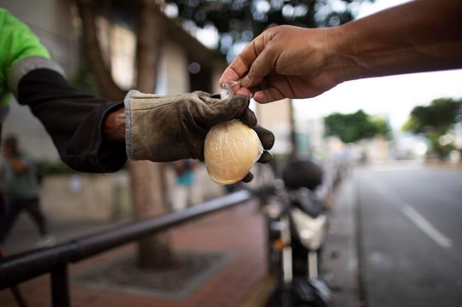 Ad exec feeds downtrodden Venezuelans from his bicycle seat | iNFOnews.ca Ad exec feeds downtrodden Venezuelans from his bicycle seat | iNFOnews.ca