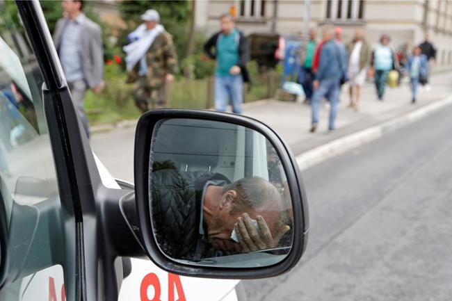Bosnia police clash with protesting war veterans | iNFOnews.ca