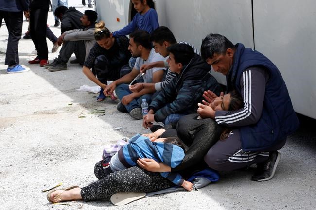 The Latest: Buses with migrants heading toward Bosnia camp | iNFOnews.ca CP2138050822