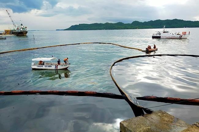 Hundreds evacuated after oil spill in central Philippines | iNFOnews.ca