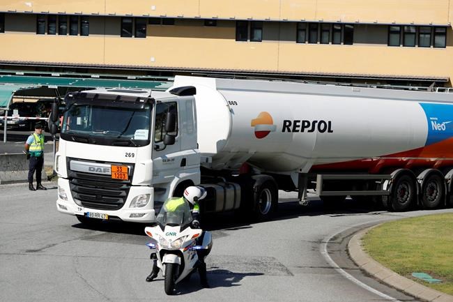 Soldiers deliver gas as Portuguese truckers' strike bites | iNFOnews.ca