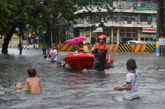 Typhoon drenches Taiwan, kills 2 people; floods hit Manila | iNFOnews.ca