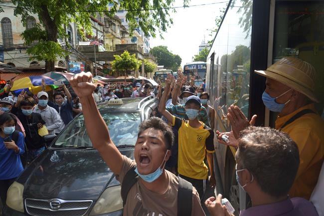Flash mobs in Myanmar's biggest city avoid deadly response | iNFOnews.ca CP637206983