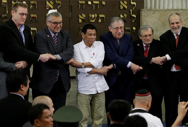 Duterte visits synagogue to apologize for Hitler remark | iNFOnews.ca