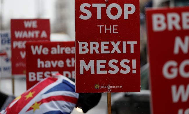 UK services sector shrinks as Brexit uncertainty hits orders | iNFOnews.ca UK services sector shrinks as Brexit uncertainty hits orders | iNFOnews.ca