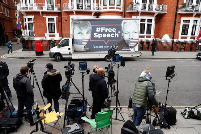UK police outside Ecuador embassy amid WikiLeaks tweets | iNFOnews.ca UK police outside Ecuador embassy amid WikiLeaks tweets | iNFOnews.ca