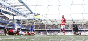 Referee dismisses Gibbs instead of Oxlade-Chamberlain in Arsenal's game at Chelsea | iNFOnews.ca CP27688782
