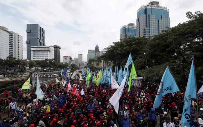 Thousands continue protests against Indonesia’s new jobs law | iNFOnews.ca