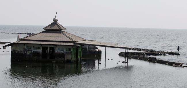 Indonesia's leader says sinking Jakarta needs giant sea wall | iNFOnews.ca