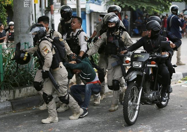 6 die in Indonesia riots, Widodo says he won't allow unrest | iNFOnews.ca CP569436452