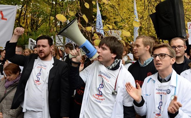 Poland doctors rally for higher pay, more health care funds | iNFOnews.ca