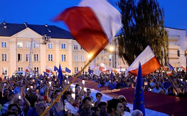 Amid protests, Polish leader puts brakes on judicial shakeup | iNFOnews.ca
